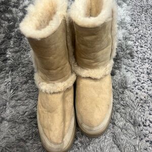 UGG Sundance Short Wool Lined Boots